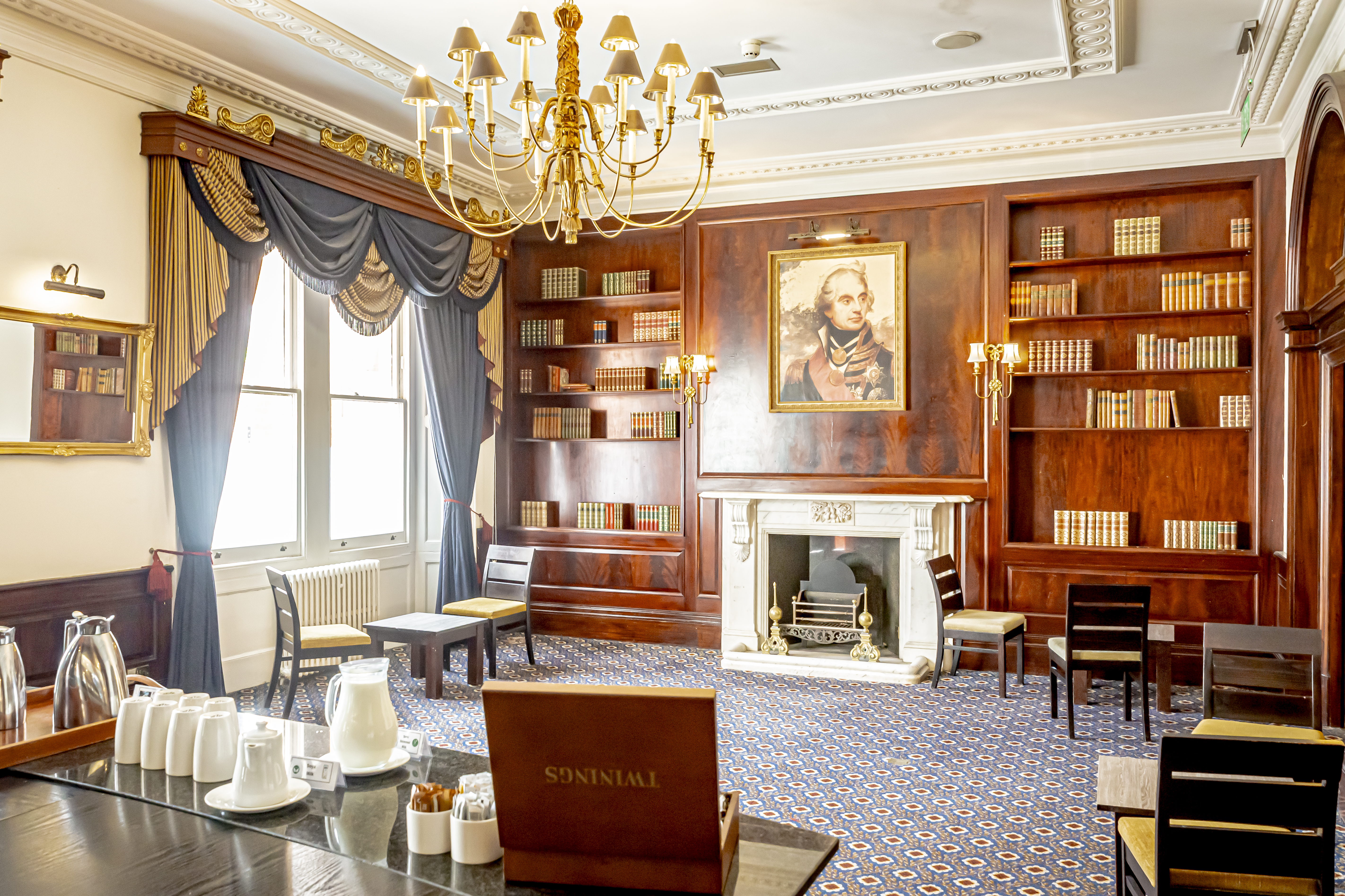 Drakes Bar Experience